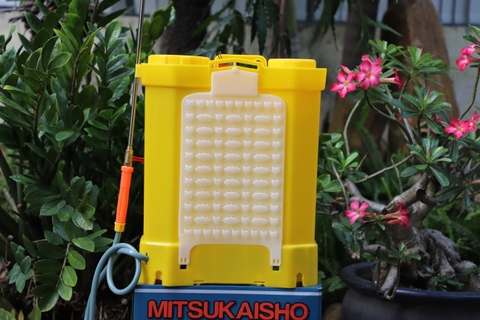 Máy phun thuốc trừ sâu, côn trùng điện Mitsukaisho 20D Vàng Bình ắc qui 12V8Ah