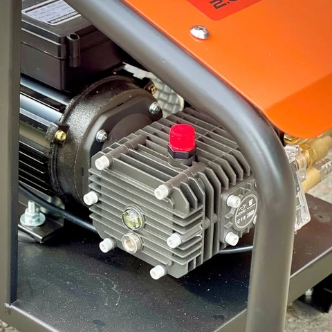 Máy rửa xe công nghiệp 2.6Kw DDeko DK-X26 (xe đẩy & rulo cuôn dây)