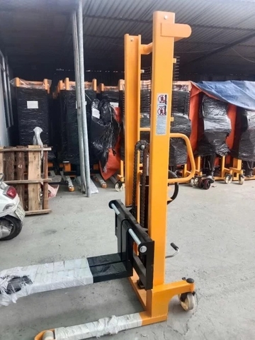 Xe nâng tay cao càng C Nitto 1Tx1.6m