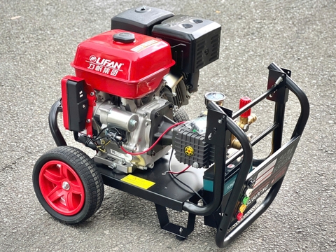 Máy xịt rửa công nghiệp đầu nổ 15Hp DDeko DK-XP975 ( 300Bar )
