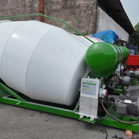 Bồn trộn bê tông tươi Lạc Hồng LHA8 Diesel 58Hp 4 máy 8 khối