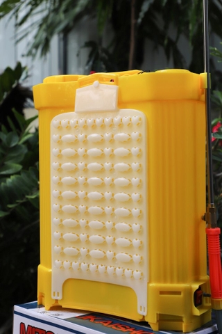 Máy phun thuốc trừ sâu, côn trùng điện Mitsukaisho 16D Vàng Bình ắc qui 12V8Ah