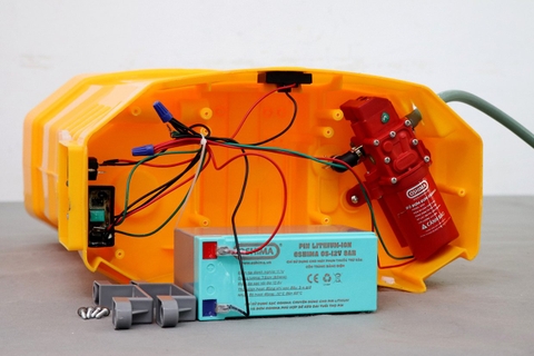 Máy phun thuốc trừ sâu, côn trùng điện CON ONG VÀNG Li20-pin Vàng Pin lithium 12V8Ah