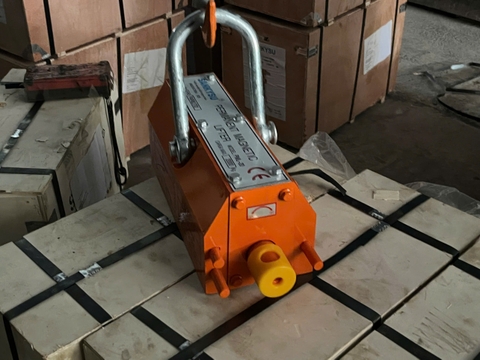 Nam châm nâng tay gạt PML-6 600kg