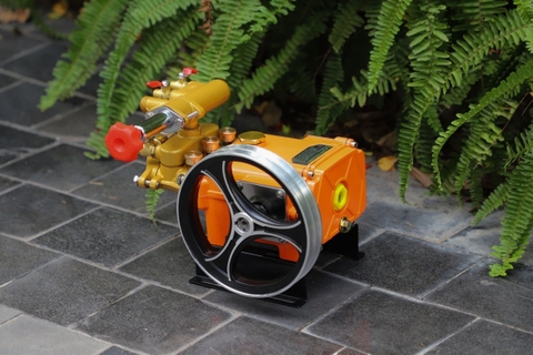 Máy phun thuốc trừ sâu bảo vệ thực vật (không động cơ) Con Ong Vàng COV26AC 1.0HP Cam (hoạt động bằng sức kéo động cơ)