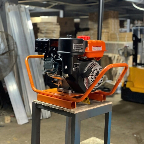 Đầm Dùi Chạy Xăng Lifan 160