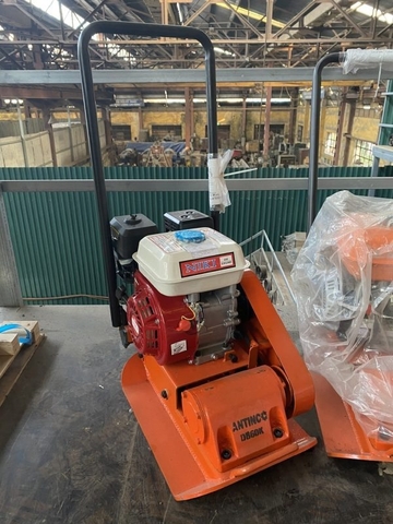 Máy Đầm Bàn Chạy Xăng Niki 200