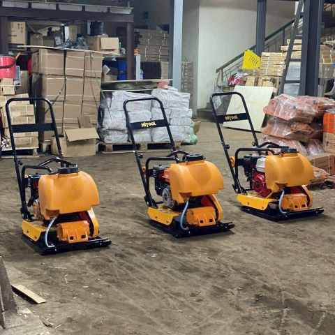 Đầm Bàn Chạy Xăng Hitool