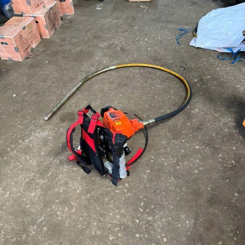 Đầm Dùi Chạy Xăng Đeo Vai