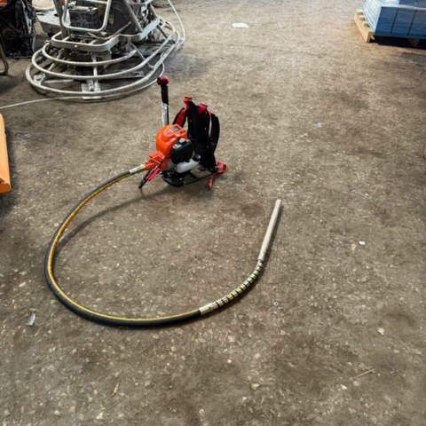 Đầm Dùi Chạy Xăng Đeo Vai