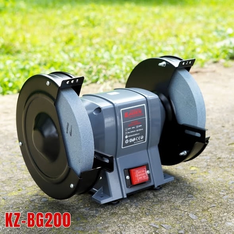 MÁY MÀI 2 ĐÁ 400W-220V KAIZEN KZ-BG200 Ø200 X 25 X Ø32MM TỐC ĐỘ KHÔNG TẢI 2950V/P MÁY MÀI TỐC ĐỘ CHẬM CHỐNG RUNG ĐỘ CHÍNH XÁC CAO CÓ MÀNG CHẮN BẢO VỆ