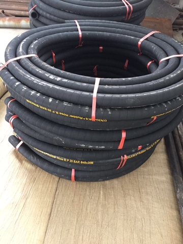 ỐNG CAO SU BƠM NƯỚC LOẠI 20M BÁN THEO M HOẶC CUỘN PHI 16 ĐẾN PHI 50 CÓ LỚP BỐ VẢI CHỊU LỰC CHỐNG ĐỨT GÃY KHI NỊ UỐN CONG DẪN NƯỚC CÔNG TRÌNH XẢ THẢI HÚT DẦU HÚT HÓA CHẤT