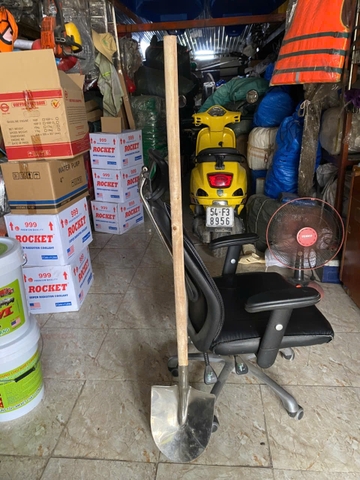 Xẻng Inox Cán Gỗ 1,4M