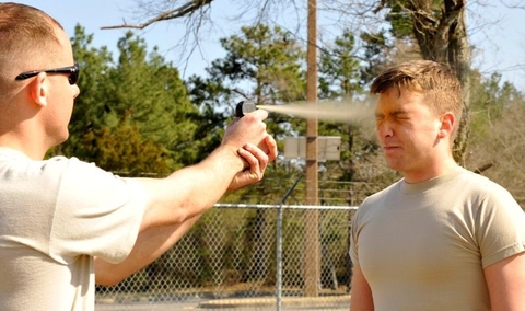 Bình xịt hơi cay là gì? Mua ở đâu uy tín?