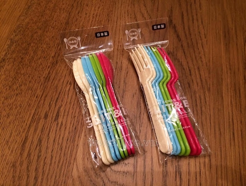 Set 8 dĩa nhựa Yamada G&B - 4 màu