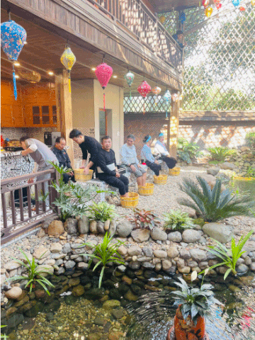 Bà con đến trải nghiệm chăm sóc sức khoẻ tại  CLB Hoà Thuận
