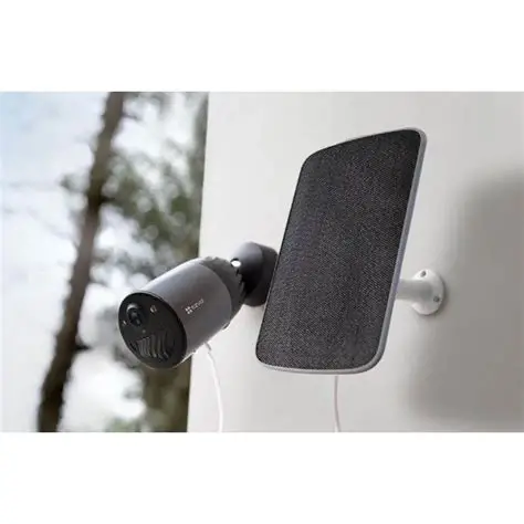 Combo camera dùng pin Ezviz BC1C 4K + tấm sạc năng lượng mặt trời F