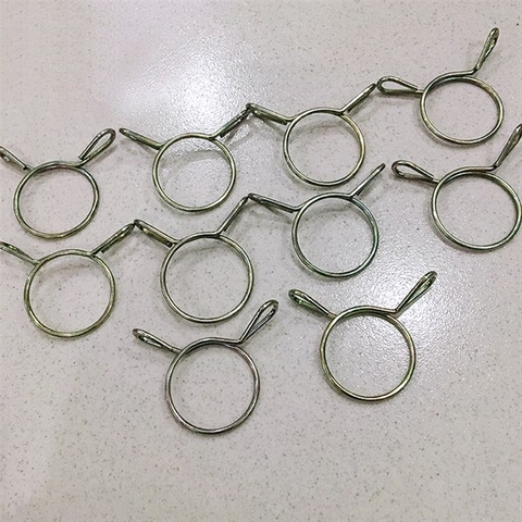 Lò Xo Khóa Ống Thoát Nước Máy Giặt