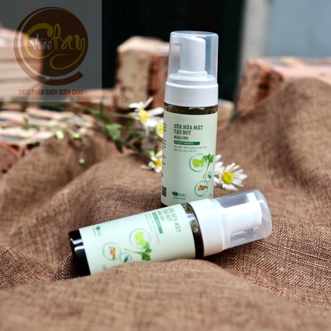 Sữa rửa mặt tạo bọt ngải cứu V.U.I