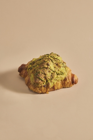 Croissant Hạt dẻ cười