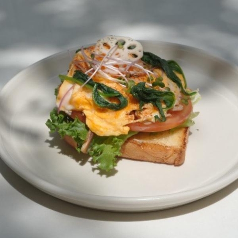 Bánh mì bơ mềm Trứng LÀ LÁ - LÀ LÁ Veggie Egg Brioche Sandwich