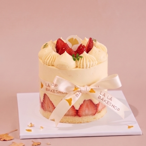 Bánh Sinh Nhật Dâu Trà Shan Tuyết 10cm - Strawberry Shan Tuyet Tea Birthday Cake 10cm