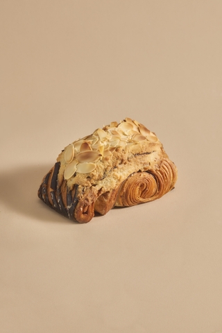 Croissant Sô Cô La Hạnh Nhân