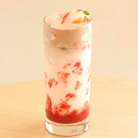 Sữa dâu với cream socola - Strawberry Milk with Choco Cream Foam
