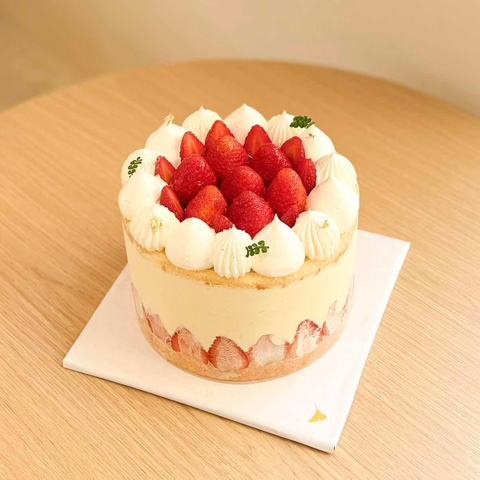 Bánh Sinh Nhật Dâu Trà Shan Tuyết 16cm - Strawberry Shan Tuyet Tea Birthday Cake 16cm