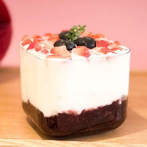 Sữa chua Nếp Cẩm Dâu Việt Quất