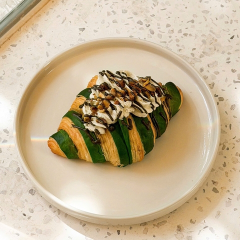 Croissant Hạt Dẻ Cười - Pistachio Croissant