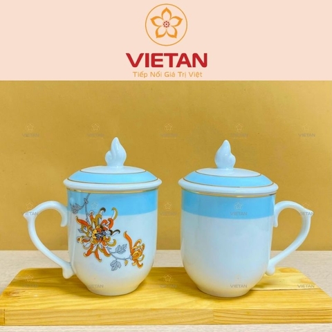 Ly Sứ In Logo Có Nắp Hoa Cúc Vàng Cam Kẻ Vàng LCS09