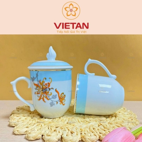 Ly Sứ In Logo Có Nắp Hoa Cúc Vàng Cam Kẻ Vàng LCS09