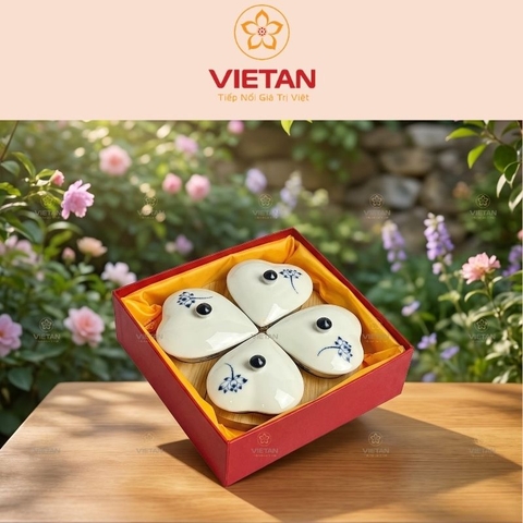 Khay mứt sứ Bát Tràng 4 ngăn dáng trái tim khay gỗ họa tiết hoa sen đen