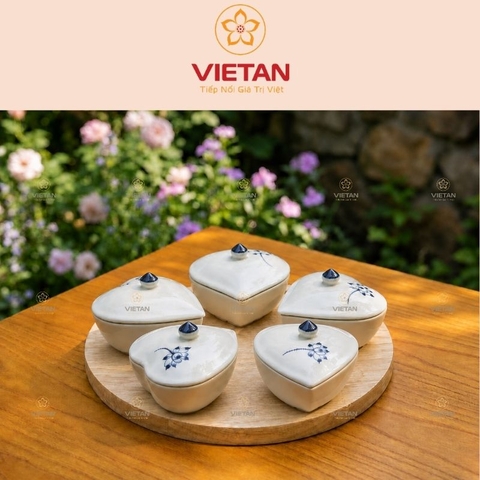 Khay mứt sứ Bát Tràng 5 ngăn dáng trái tim khay gỗ họa tiết hoa sen đen