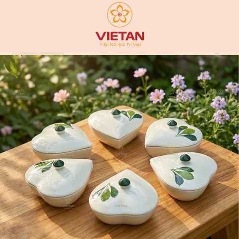 Khay mứt sứ Bát Tràng 5 ngăn dáng trái tim khay gỗ họa tiết lá màu xanh