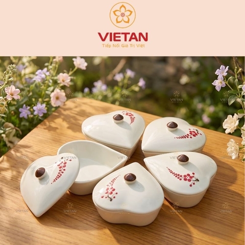 Khay mứt sứ Bát Tràng 5 ngăn dáng trái tim khay gỗ họa tiết nhánh lựu đỏ