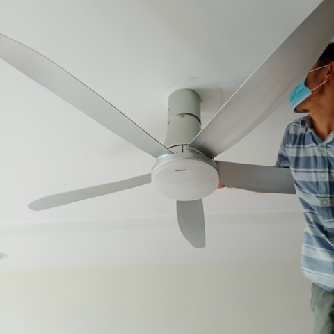 Quạt trần Panasonic F60UFN - 5 cánh, có đèn