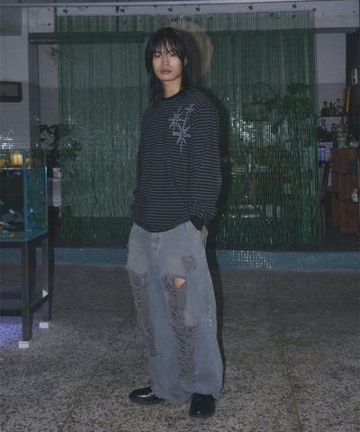 Áo Thun Dài Tay Kẻ Sọc Nhỏ Untitled Starrynight – Màu Đen Charcoal