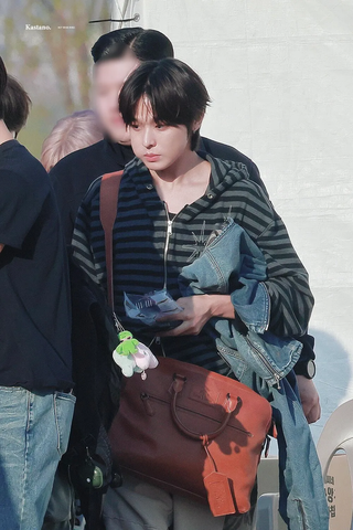 Áo Khoác Hoodie Kéo Khóa Kẻ Sọc Untitled Seoul Starrynight (NCT Riku, Zerobaseone Zhang Hao)