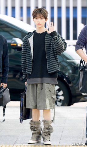 Áo Khoác Hoodie Kéo Khóa Kẻ Sọc Untitled Seoul Starrynight (NCT Riku, Zerobaseone Zhang Hao)