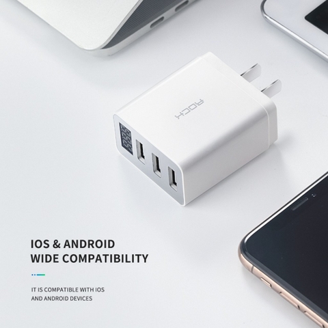 Củ sạc Rock T14 Pro 3 cổng thông minh có màn hình LED hiển thị điện áp và cường độ dòng điện, sạc 3 máy một lúc