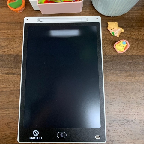 Bảng vẽ viết tự xoá thông minh đa sắc Manigo KS0120-2 12 inch màn hình LCD bảo vệ mắt cho trẻ em BH 1 năm