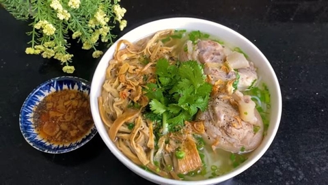 Cách nấu bún măng giò heo đơn giản mà ngon khó cưỡng