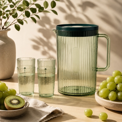 Set bình nhựa đựng nước dung tích 2.2L kèm 4 cốc Elmich EL8362