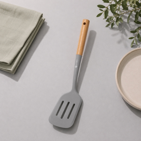 Xẻng lật silicone có rãnh cán gỗ Elmich Daily
