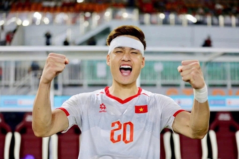 Bùi Hoàng Việt Anh đổ máu trong chiến thắng tưng bừng của ĐT Việt Nam trước Indonesia