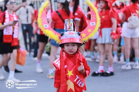 Biển đỏ Mỹ Đình – Khi hàng vạn trái tim cùng khoác lên mình màu cờ Tổ quốc
