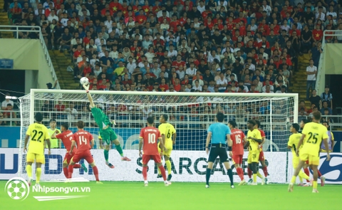 Lê Giang và màn ra mắt đáng nhớ: Chốt chặn niềm tin của tuyển Việt Nam