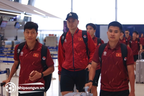 Tuyển Việt Nam trở về nước, hướng tới trận chung kết lượt về tại Mỹ Đình